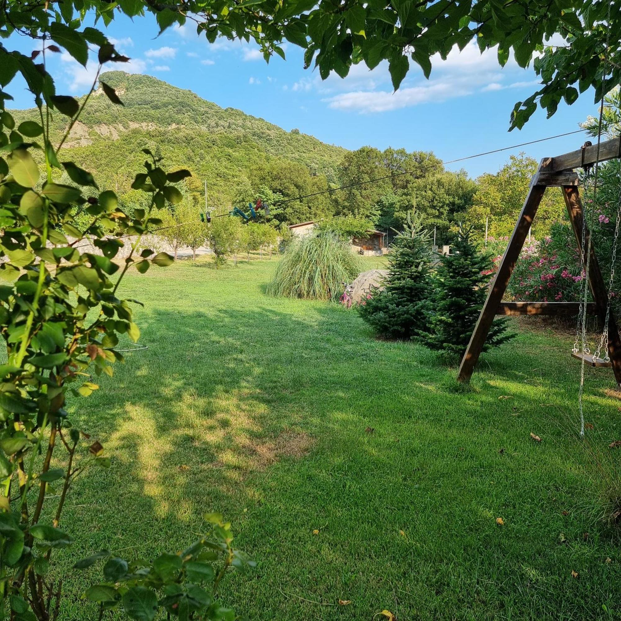 House With Big Garden And Barbeque In Nature Vourgareli Extérieur photo