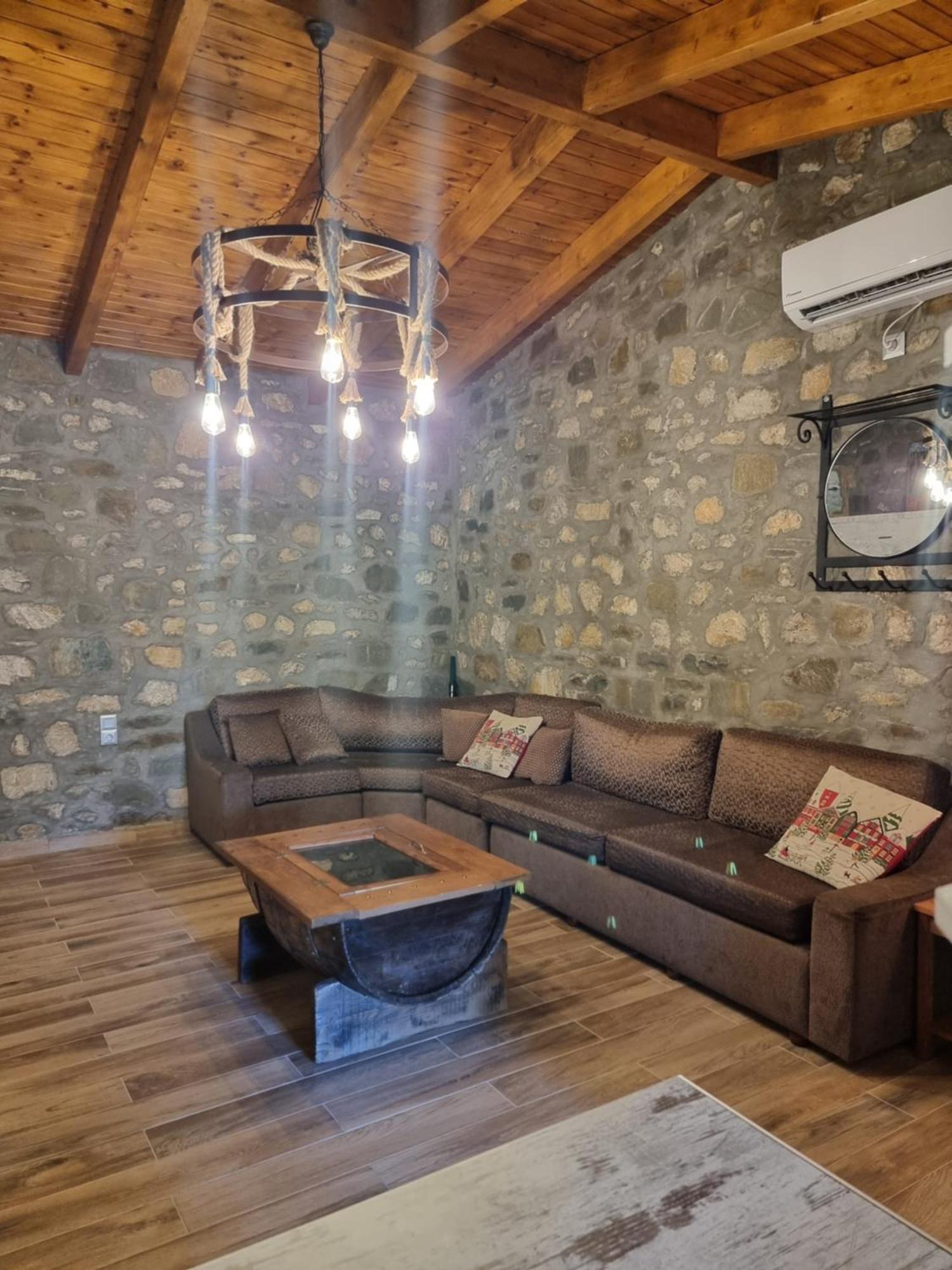 House With Big Garden And Barbeque In Nature Vourgareli Extérieur photo